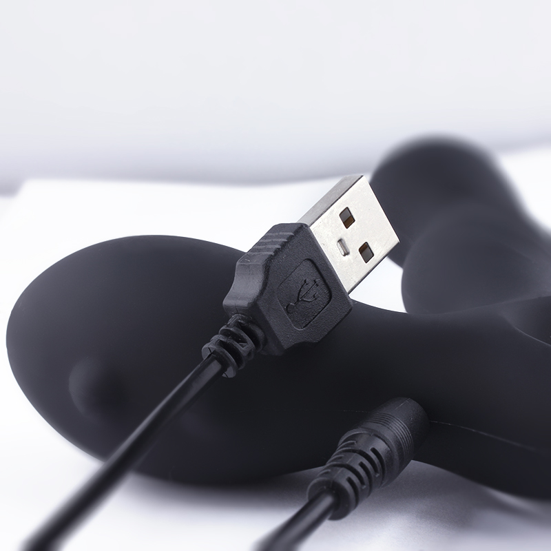 Nomi Tang - USB Charging Cable